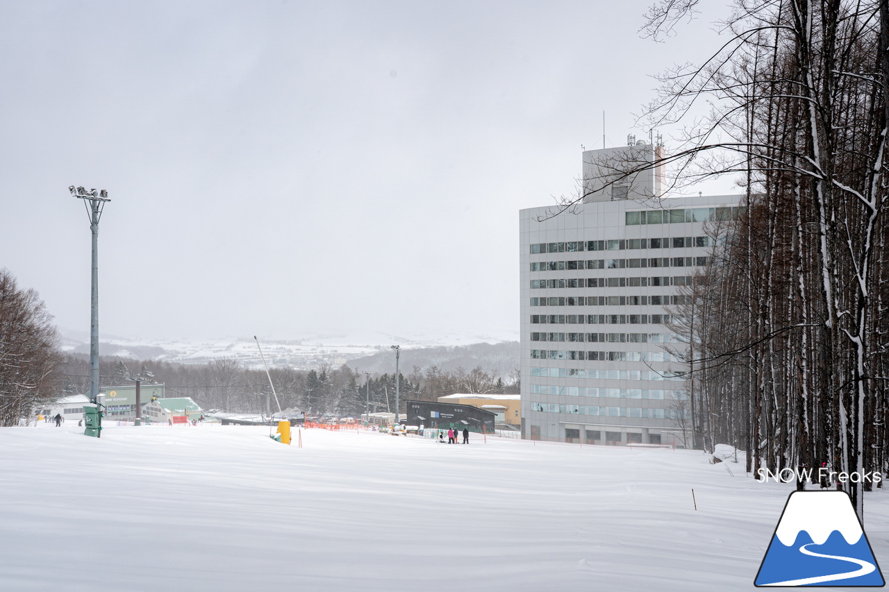 富良野スキー場｜スキーやスノーボードが初めての子供たちや初級者でも、ゲレンデの楽しさを味わえる工夫がいっぱい♪みんなに優しいスノーリゾート・富良野スキー場(^^)/